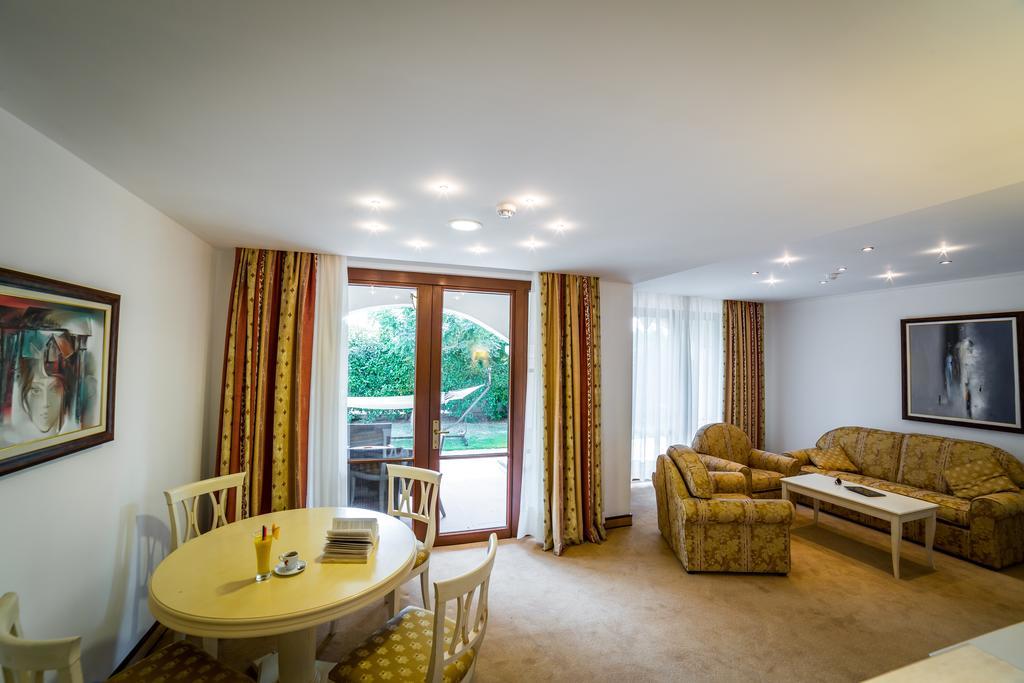 Helena VIP Villas&Suites - Half Board Sunny Beach Exterior foto